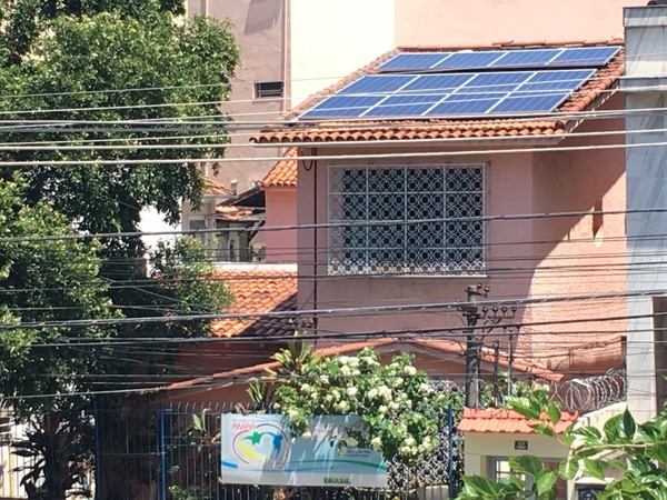 O Henrique conseguiu uma foto melhor, a partir de uma casa em frente