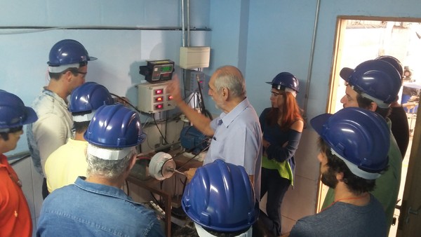 Com o mestre, Sr. Luiz, no laboratório 